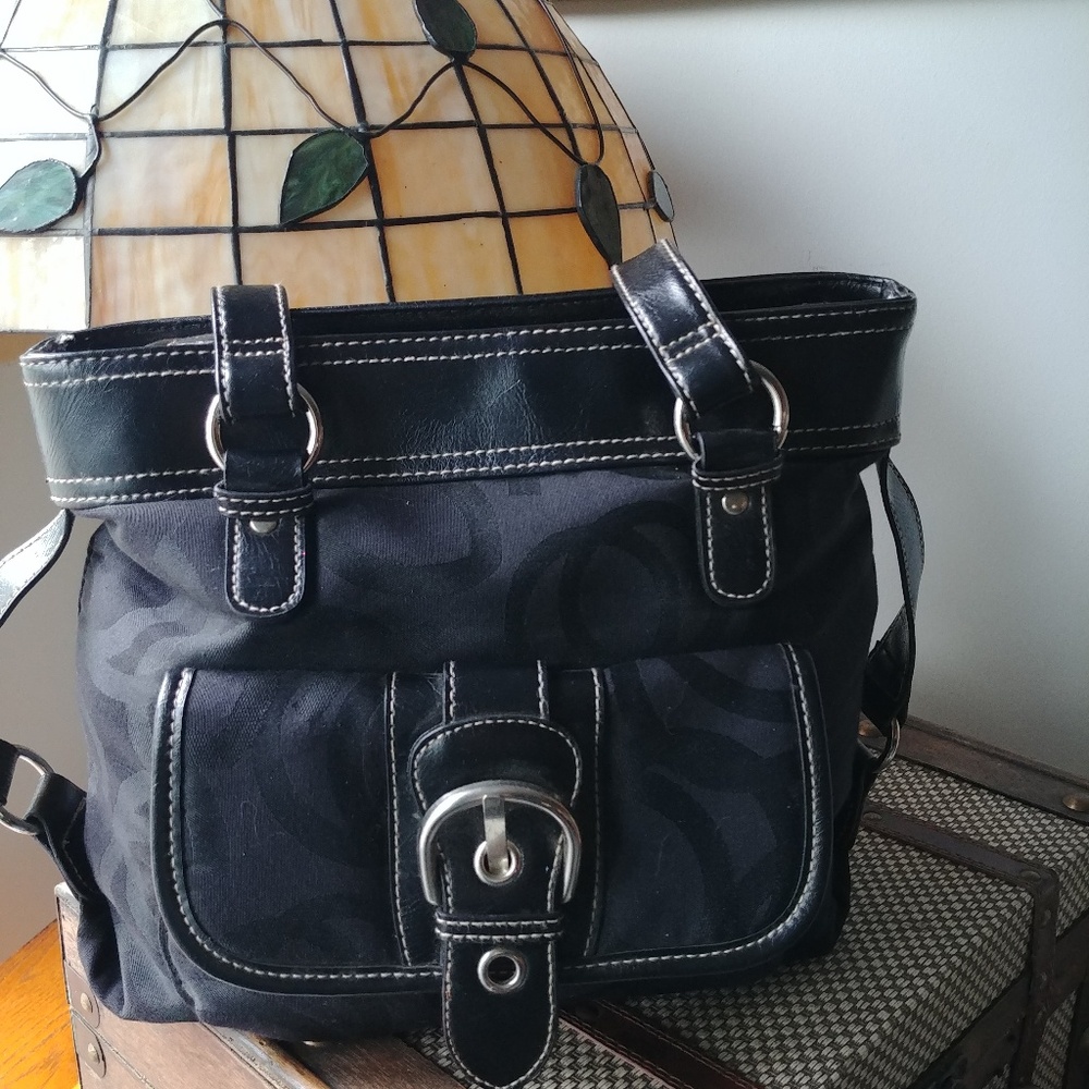 Women's Black Zippered Hand Bag